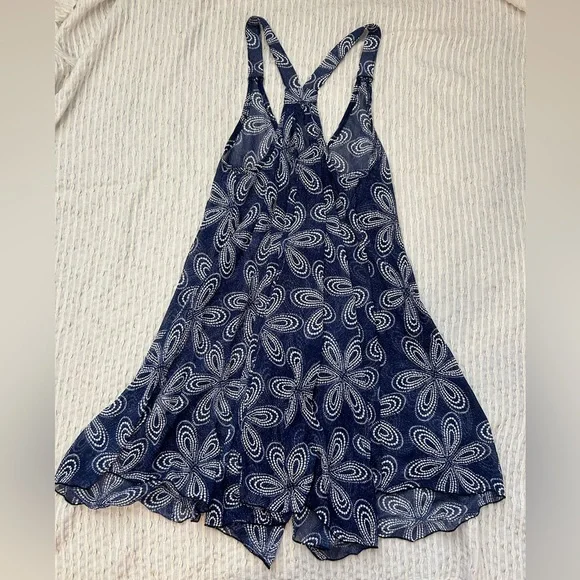 J valdi woman’s coverup - Picture 2 of 3